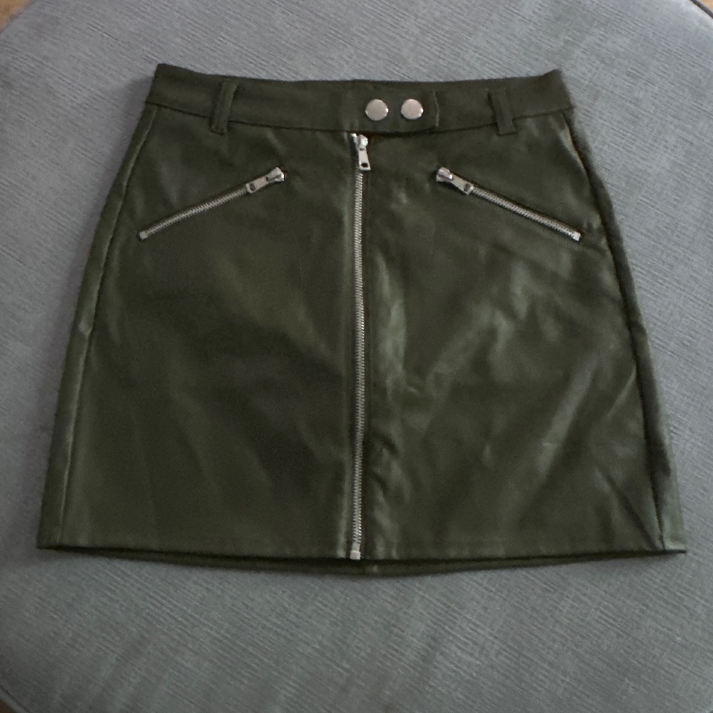 Wilde Fable Zip up Green Pleather Skirt